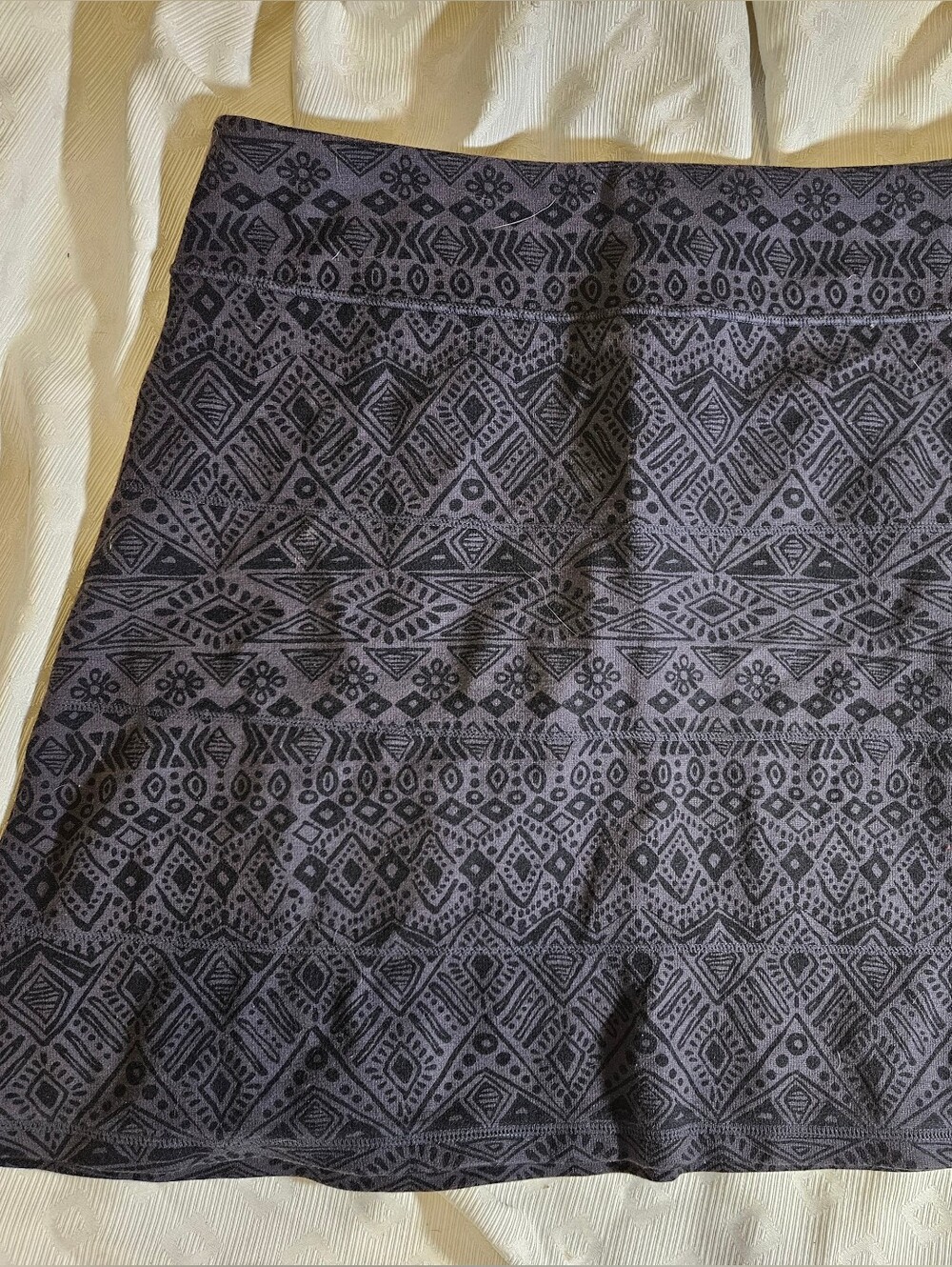 Athleta Skirt Black Tribal Pattern Blac Gray  Size Medium Athleisure Zip Pockets